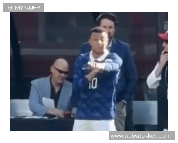 姆巴佩阿拉巴第76分钟替补登场引发全场欢呼那个男人终于来了